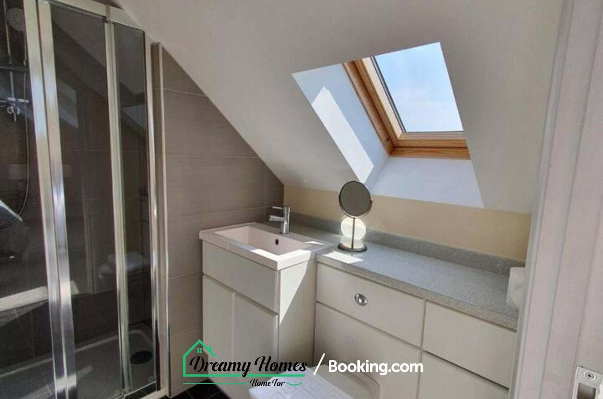 Spacious 3 Bed House By Dreamy Homes Short Lets & Serviced Free Parking * Braunton