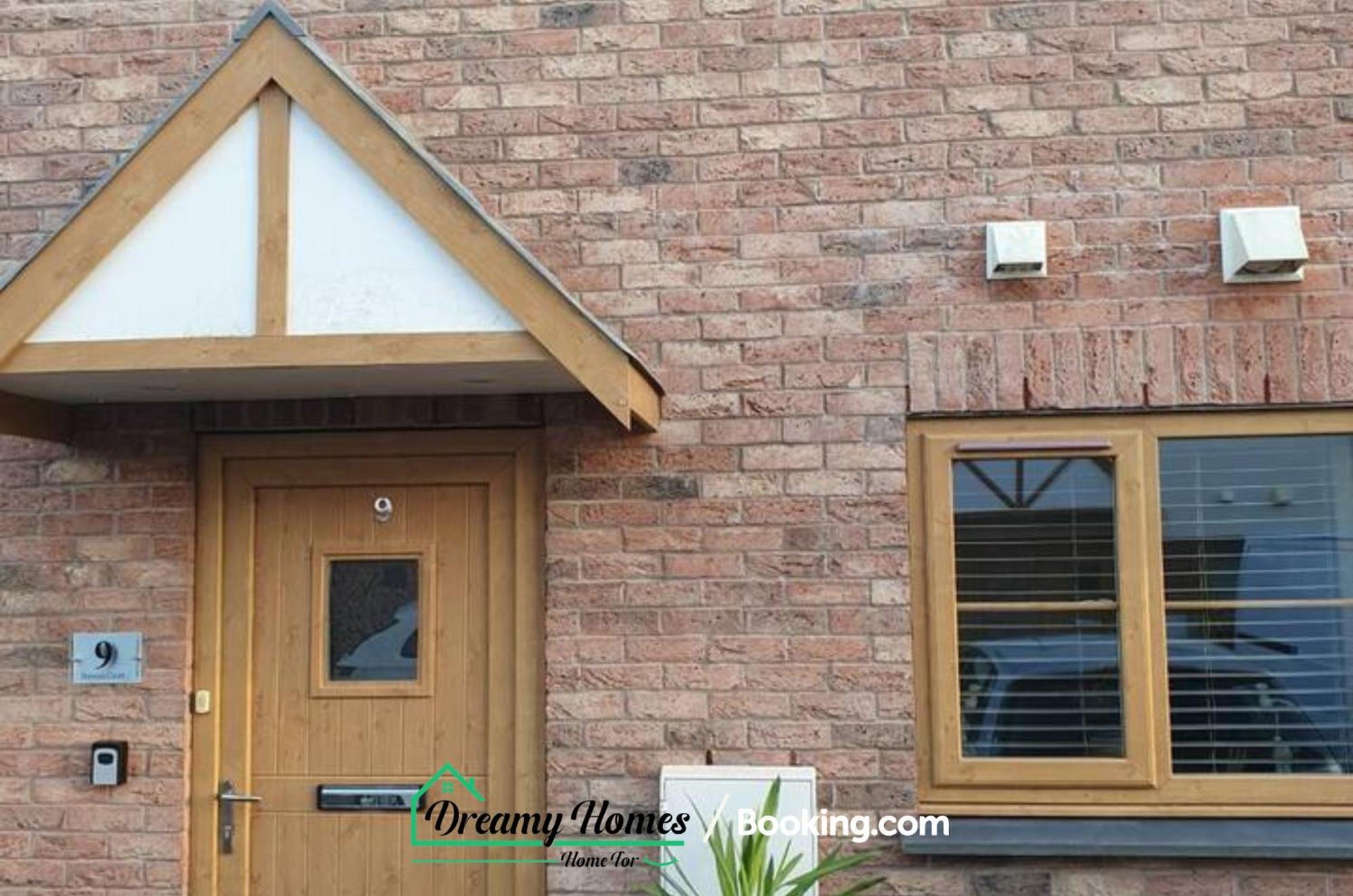Spacious 3 Bed House By Dreamy Homes Short Lets & Serviced Free Parking